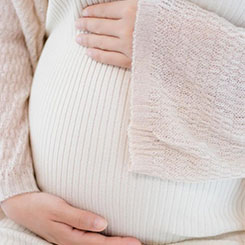 苏妈这两年本来顺💷达州代孕风顺水🍔，左手🎽🇦🇶抢英特尔的CP🤳